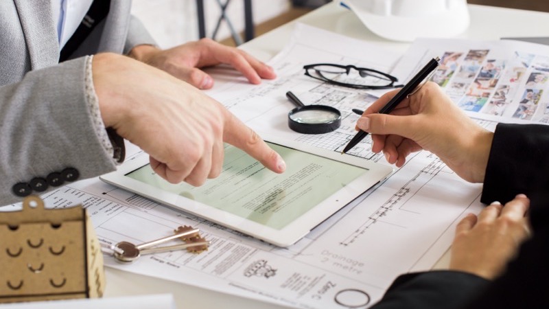 Agent immobilier en rendez-vous client